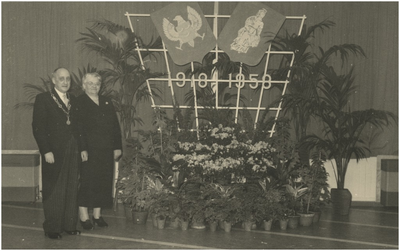 131359 Burgemeester Ras met zijn vrouw, 04-01-1958