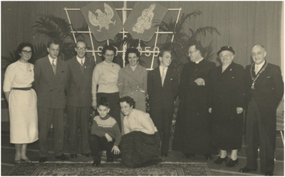 131360 Burgemeester Ras met zijn familie, 04-01-1958