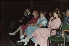 131862 Kinderen ( Harrie, Karin, Esther en Ingeborg) Stadhouders vol aandacht, 05-1983