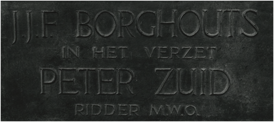 131975 Serie van 5 foto's van het monument P.J.J. Borghouts alias Peter Zuid op terrein Peter Zuid Kazerne, Peter ...