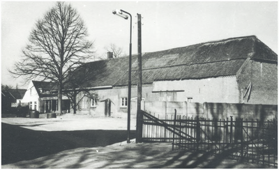 133408 Boerderij/café Hazenberg, hoek Kapelstraat/Schoolstraat, 1945 - 1956