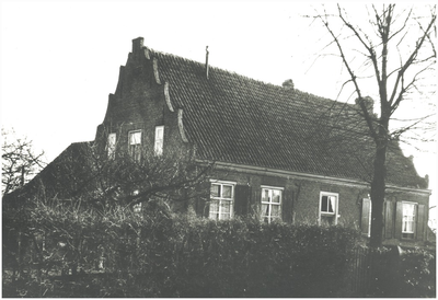 133460 Gemeentelijk monument: Trapjeshuis (Trèpkeshuis), Kapelstraat 76-78, 1940 - 1956