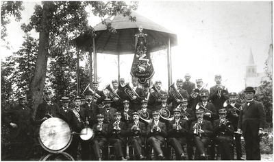 133499 Leden van het Veldhovens Muziekkorps, ter gelegenheid van hun 12,5 jarig bestaan (opgericht in 1894): 1. F. ...