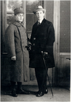 145015 Theo van Lotringen (in uniform) en Lucas Balthazar Maria van Agt: linnenfabrikant, 1914 - 1918