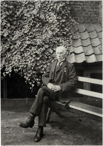 145049 Piet van Bergeijk : directeur bij Mignot & De Block, ter gelegenheid van zijn 50-jarig jubileum, ca. 1930