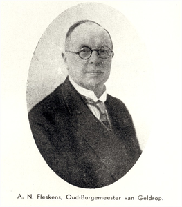 145227 Albertus Nicolaas Fleskens, burgemeester van Geldrop 1921 - 1939, ca. 1935