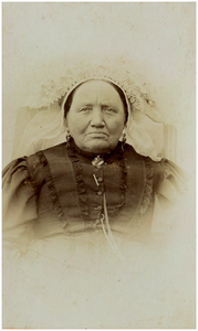 145672 Maria Elisabeth van Roy: poffer, 1875 - 1885