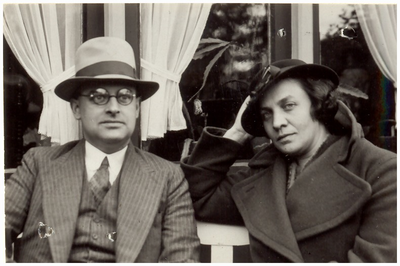 145731 Jan Willem Smits (arts) met echtgenote, ca. 1945
