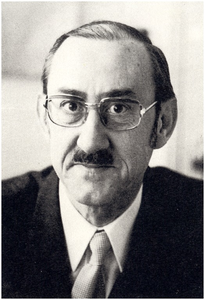 145773 Andreas Leopold Stuijts: hoogleraar T.H., ca. 1975