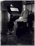 145775 J. Swalen zittend achter een orgel, ca. 1935