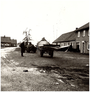 146297 Het restauratie van begkorenmolen De Deen , Rijt, 1967