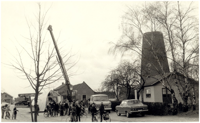 146303 Het restauratie van het begkorenmolen De Deen , Rijt, 1967