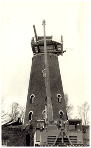 146305 Het restauratie van het begkorenmolen De Deen , Rijt, 1967