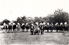 147601 Rijvereniging St. Pancratius te Hoogeloon. Opgericht tijdens de kermis ( toen in oktober ) 1919 ; voor het huis ...