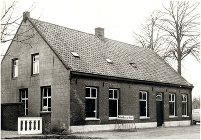148208 Cafè In den Brouwkete , Jan Smuldersstraat . Eig. fam. De Booy-De Brouwer / 2 maart 1964 aangevangen met de ...