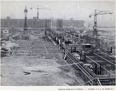 149004 Bouwwerkzaamheden bij het gebouwencomplex van de Technische Hogeschool (TH) (Den Dolech 2), 1961