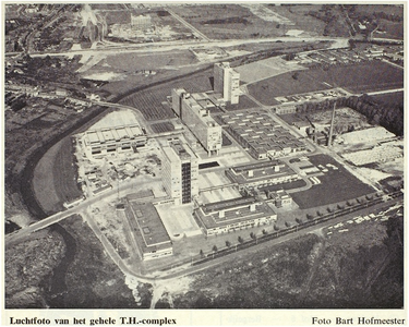 149027 Luchtopnamen gebouwencomplex Technische Hogeschool (TH), Den Dolech 2, 1966