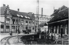 188369-020 Emmasingel, voor het dempen van de stadsgracht, tramrail en paard en wagen, achter de fabriek van Philips, 1925