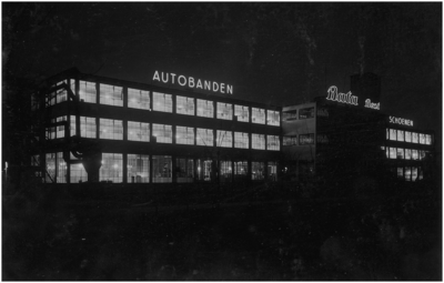 188617 Avondopname van de Bata fabrieken, Europaplein 1a, 1950 - 1960