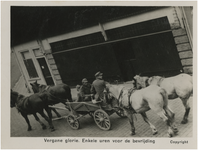 188717 Het terugtrekken van de Duitse bezetter met geconfisceerde paarden en fiets, 10-1944 - 1944