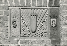 190178 Muurreliëf ter herdenking van het bombardement van 3 maart 1941, Tramstraat, 1984