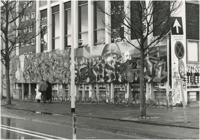 190183 Graffiti-kunst op de gevel van jongerencentrum Dynamo, Ten Hagestraat, 27-07-1994