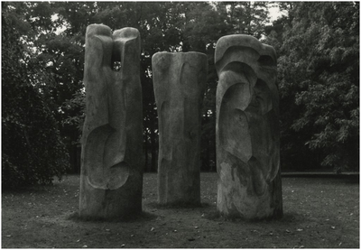 190214 De tentoonstelling Beelden in het Stadswandelpark: beeld 'In zich bewegend' van Henk Oddens, 04-10-1982