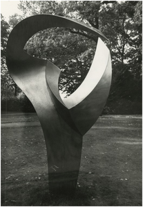 190220 De tentoonstelling Beelden in het Stadswandelpark: beeld 'Ontmoeting' van Jan de Baat, 04-10-1982