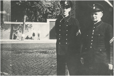 191380 Personeelsleden van de brandweer: J. Nieman en A. van de Nobelen, 1941