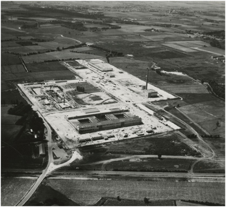 192355 Luchtopname van omgeving Philips Natuurkundig Laboratorium: - stadsdeel Gestel (rechts), - Dommel (linksboven - ...