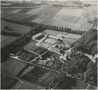 192386 Luchtopname van Verpleeghuis St. Josephdal: - Eckartseweg (linksboven - rechtsmidden), 02-10-1960