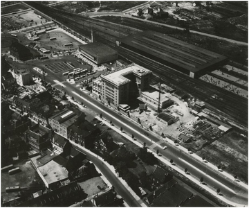 192584 Luchtopname omgeving Stationsweg: - postkantoor (midden), - stationsgebouw (linksmidden), - (Dommelstraat ...