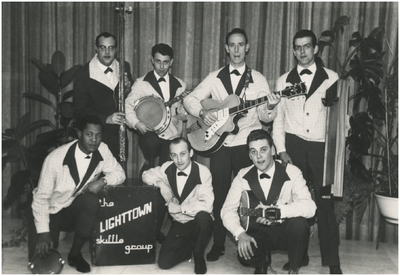193127 Leden van The Lighttown Skiffle Group, ca. 1965