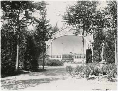 193170 Muziekkiosk in de buitentuin van het Eindhovens Mannenkoor, ca. 1900
