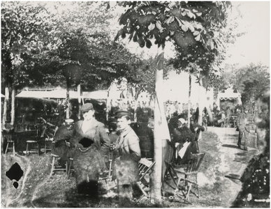 193173 Feestelijkheden in de buitentuin van het Eindhovens Mannenkoor, ca. 1900