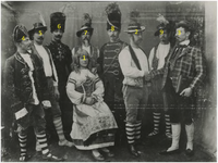 193179 Leden van toneelvereniging Het Rozenknopje: met o.a. 2. Louis Vrijdag, 7. Chris Schäfer, ca. 1910