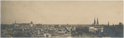 193331 Panorama van Eindhoven: gezien vanaf de H. Hart van Jezuskerk aan de Ploegstraat, met links het bedrijvencomplex ...