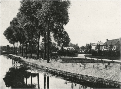 193576 Elzentpark: de Dommel. Op de achtergrond de Jacob Catslaan, 1930