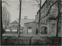 194108 Fabriekscomplex van Philips NV aan de Emmasingel. Op de voorgrond de stadsgracht, 1925