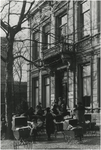 194380 Het wachten bij de Polikliniek van Philips NV, ca. 1925