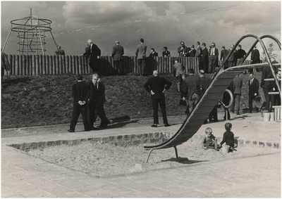 194595 De opening van de speelweide in het Engelsbergpark, 1965