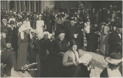 194683 Een processie van Eindhovense gelovigen in Kevelaer, ca. 1920