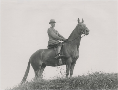 195096 Ruiter te paard, 09-1937