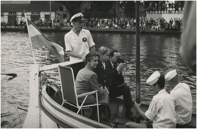 195325 Serie van 2 foto's betreffende watersportfeesten MARIA GARDE, Sint Antoniusparochie/Stratum op het Eindhovens ...