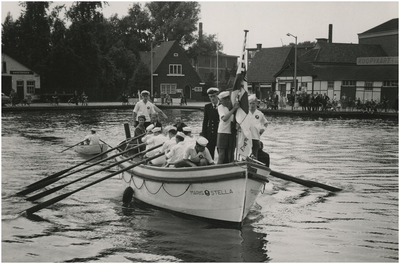 195326 Serie van 2 foto's betreffende watersportfeesten MARIA GARDE, Sint Antoniusparochie/Stratum op het Eindhovens ...