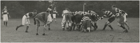 195328 Rugby: speelmoment wedstrijd EINDHOVEN: R.S.C. - AMSTERDAM: A.R.V.C, 1935 - 1940