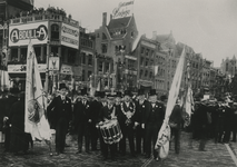 195572 Leden Sint Sebastiaan Gilde op de Dam te Amsterdam, 6-9-1923