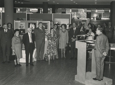 199227 Opening tentoonstelling Het landschap van de Dommel : Toeschouwers tijdens het openingswoord van burgemeester ...