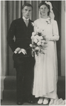 220757 Henricus Cornelis van de Mortel en Petronella Abigaél Pluijmers ter gelegenheid van hun huwelijk, 07-09-1945