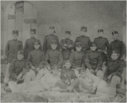 220768 Soldaten van de Landweer : Petrus van de Mortel (middelste rij, 2de van links), 1900 - 1901